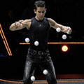 Henrik - Juggling Act with Bouncing Balls